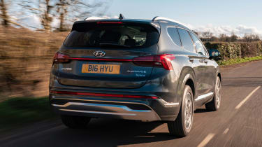 Hyundai santa fe plug on sale in hybrid 2021 review